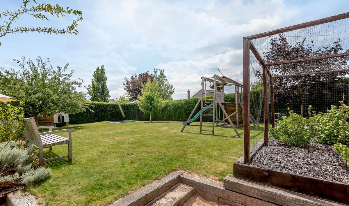 house for sale in Overton, Basingstoke, Hampshire, RG25 BSK012063019