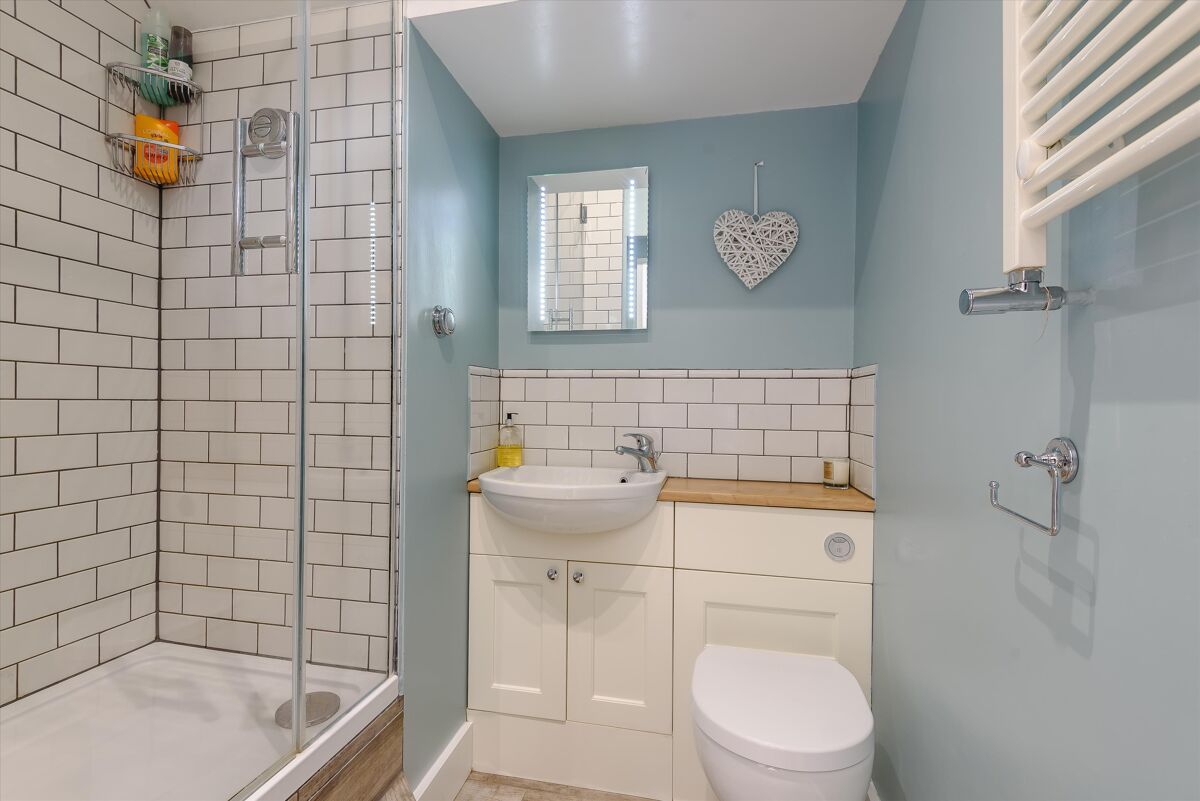 house for sale in Overton, Basingstoke, Hampshire, RG25 BSK012063019