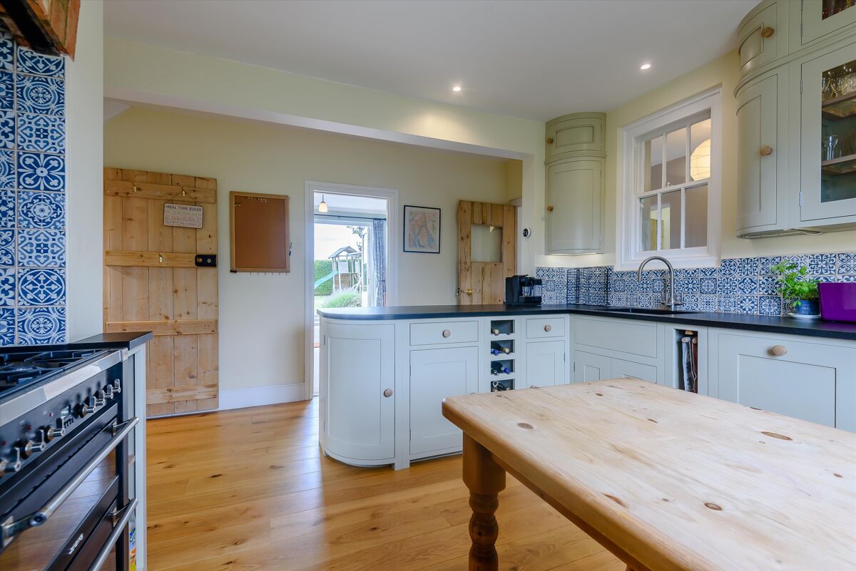 house for sale in Overton, Basingstoke, Hampshire, RG25 BSK012063019