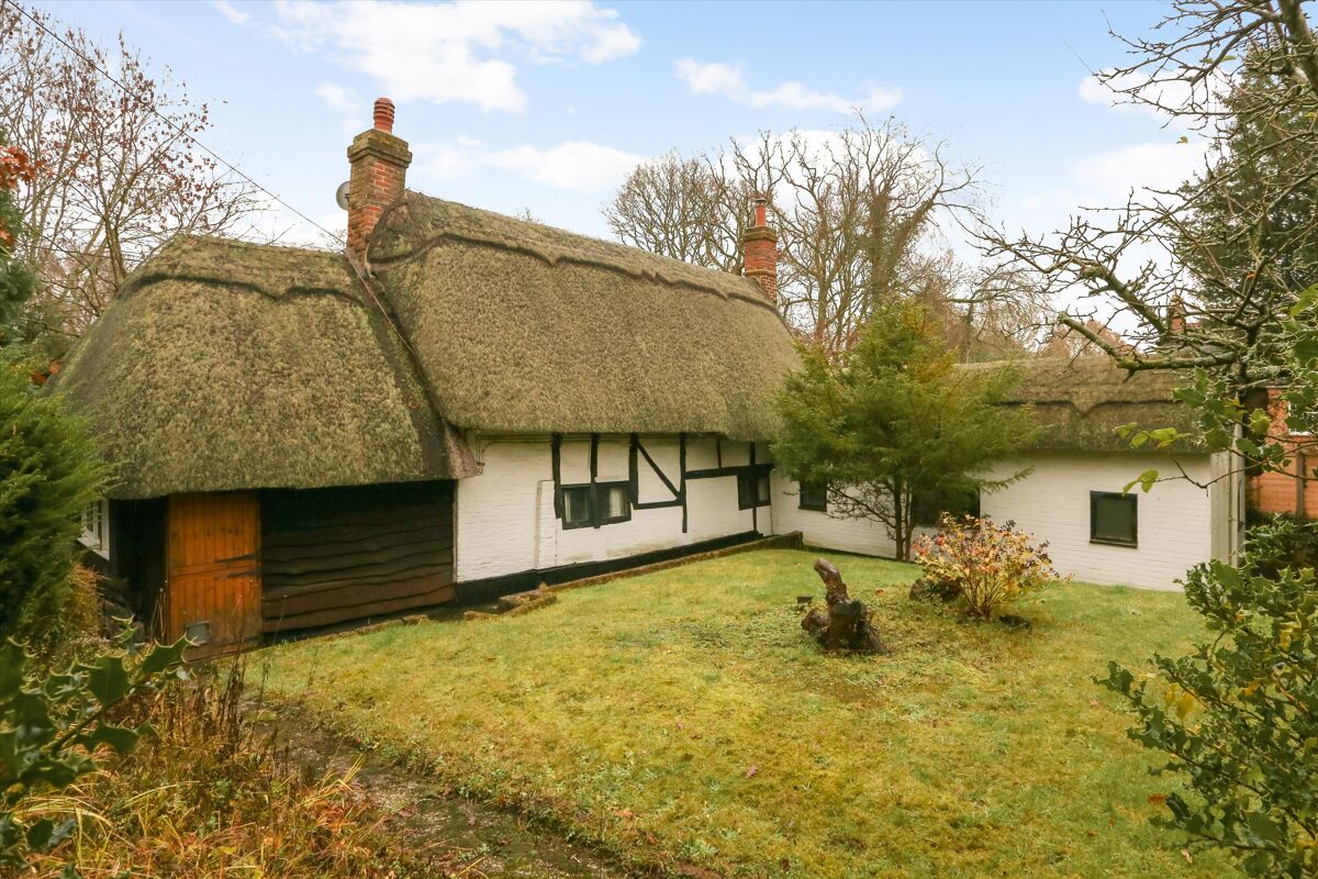 house for sale in Winston Avenue, Tadley, Hampshire, RG26