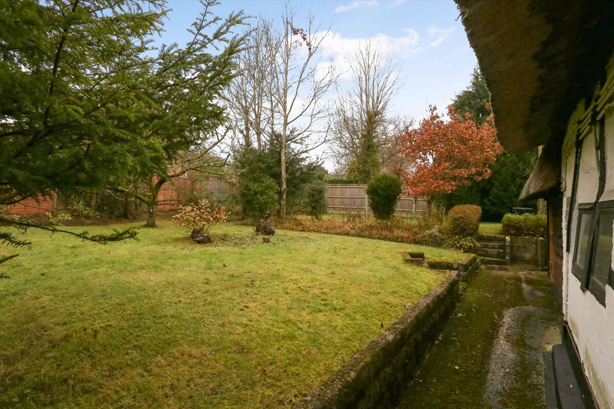 house for sale in Winston Avenue, Tadley, Hampshire, RG26