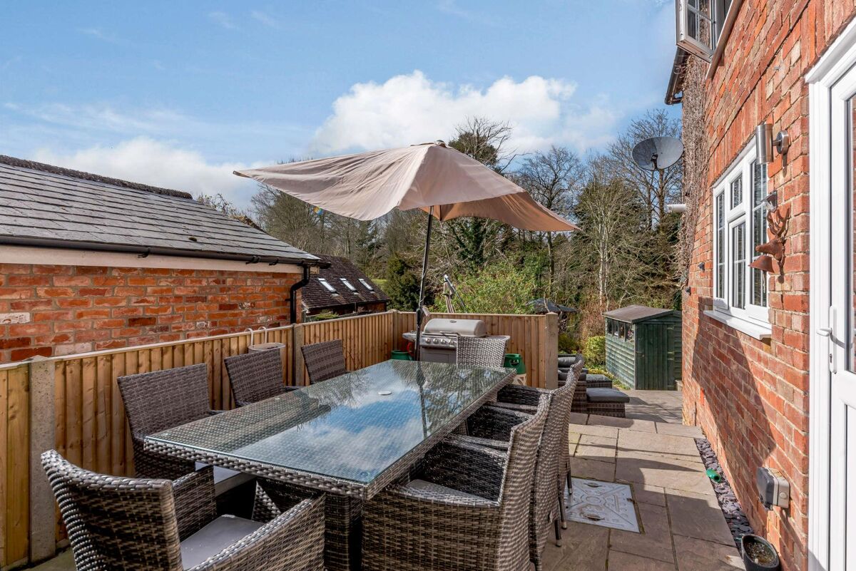 house for sale in Swan Street, Kingsclere, Newbury, Hampshire, RG20