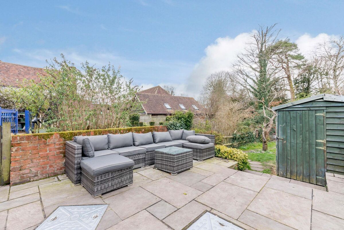 house for sale in Swan Street, Kingsclere, Newbury, Hampshire, RG20