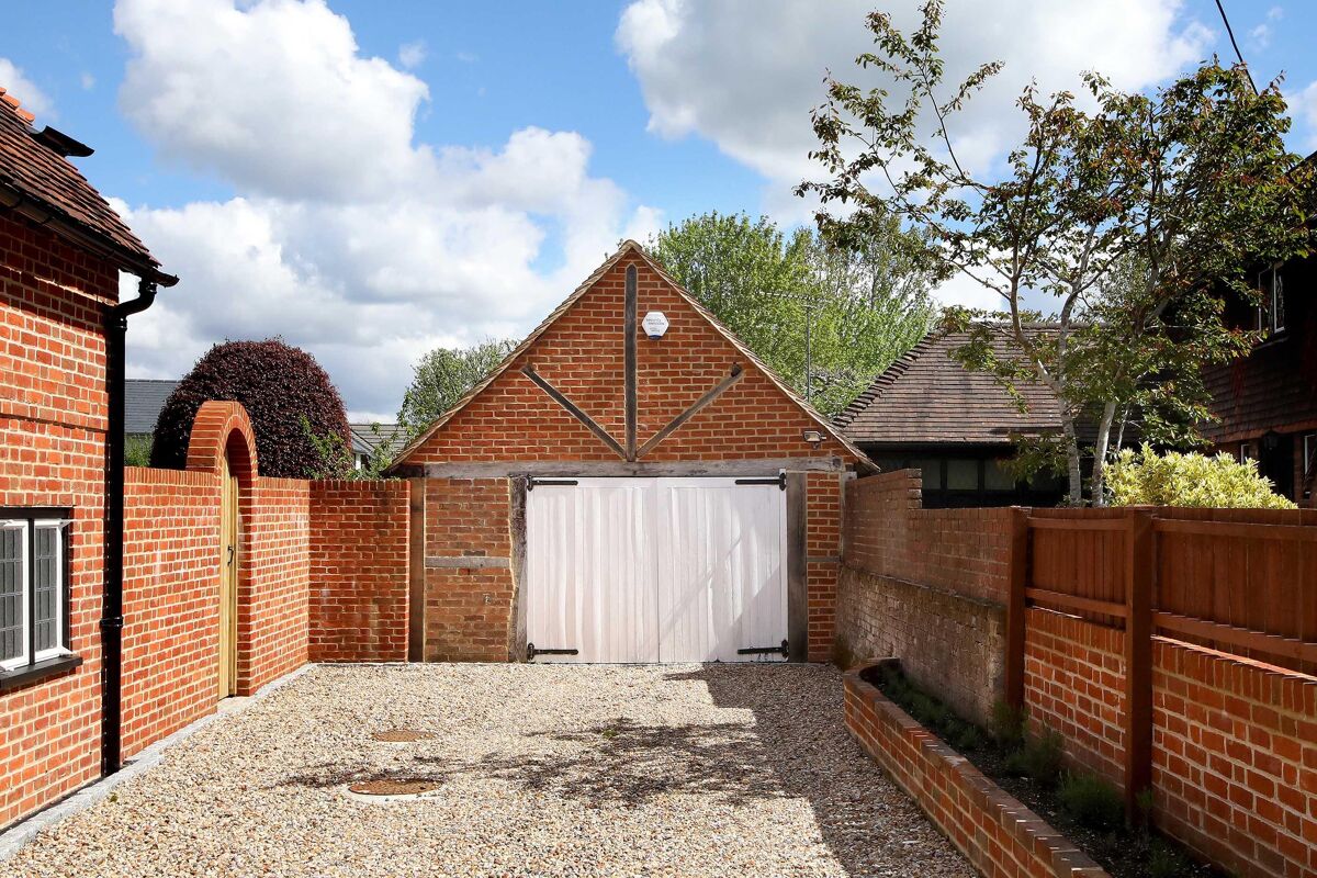 house for sale in Dippenhall Street, Crondall, Farnham, Hampshire, GU10