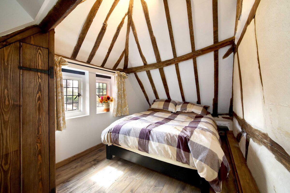 house for sale in Dippenhall Street, Crondall, Farnham, Hampshire, GU10