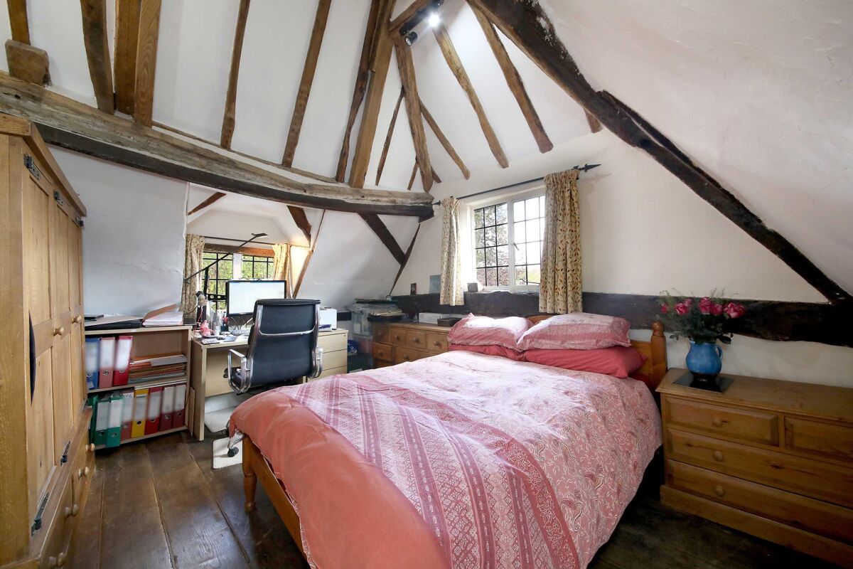 house for sale in Dippenhall Street, Crondall, Farnham, Hampshire, GU10 BSK012144342 Knight