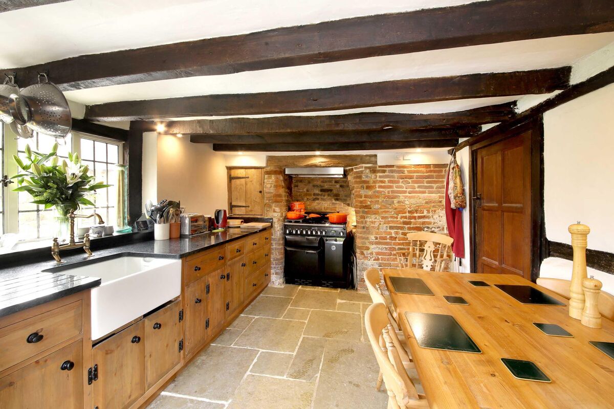 house for sale in Dippenhall Street, Crondall, Farnham, Hampshire, GU10 BSK012144342 Knight