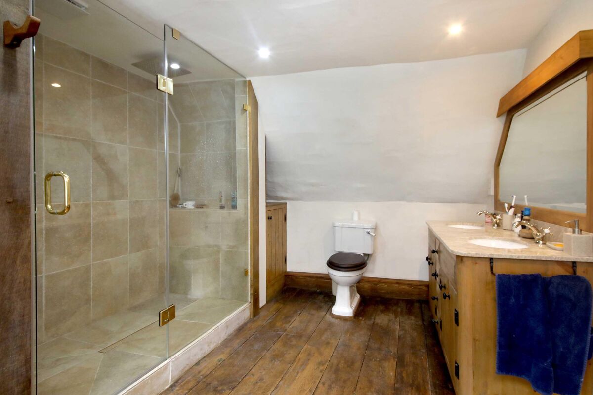 house for sale in Dippenhall Street, Crondall, Farnham, Hampshire, GU10