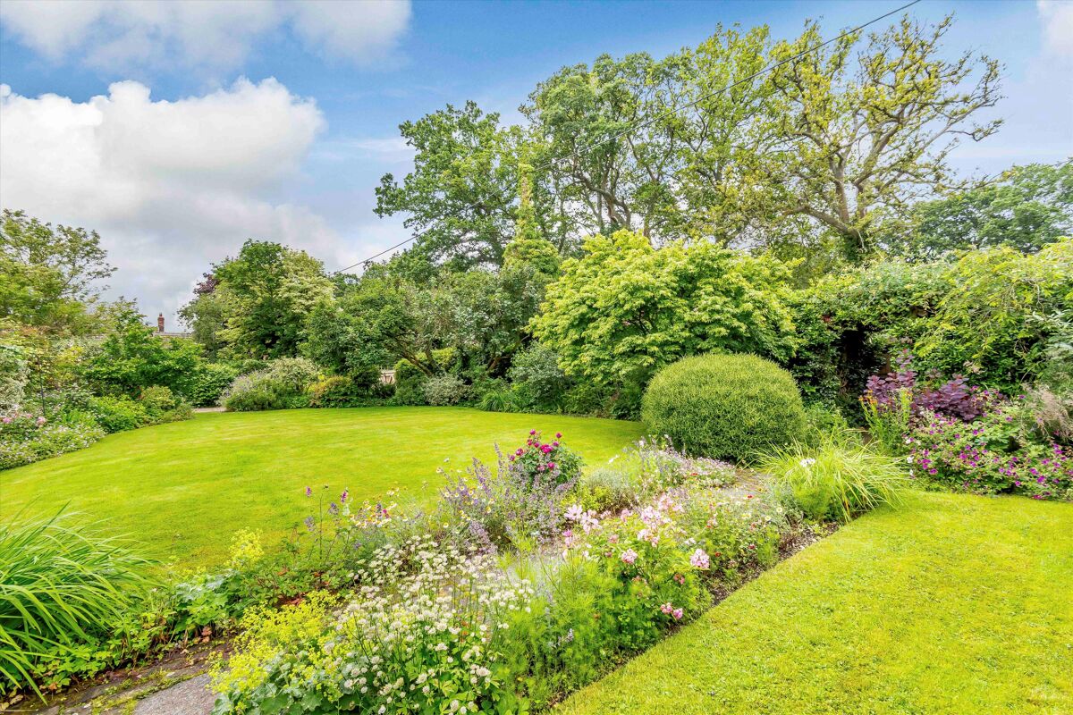 house for sale in Baughurst Road, Baughurst, Tadley, Hampshire, RG26