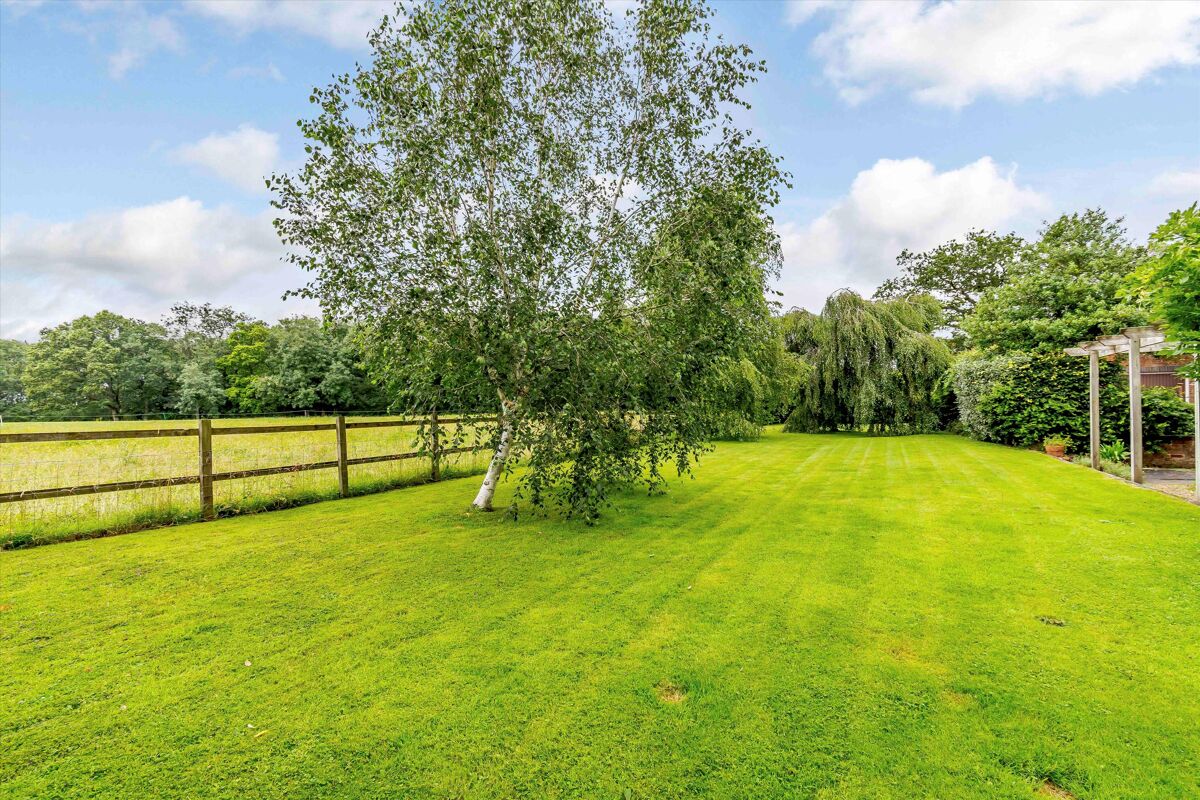 house for sale in Baughurst Road, Baughurst, Tadley, Hampshire, RG26