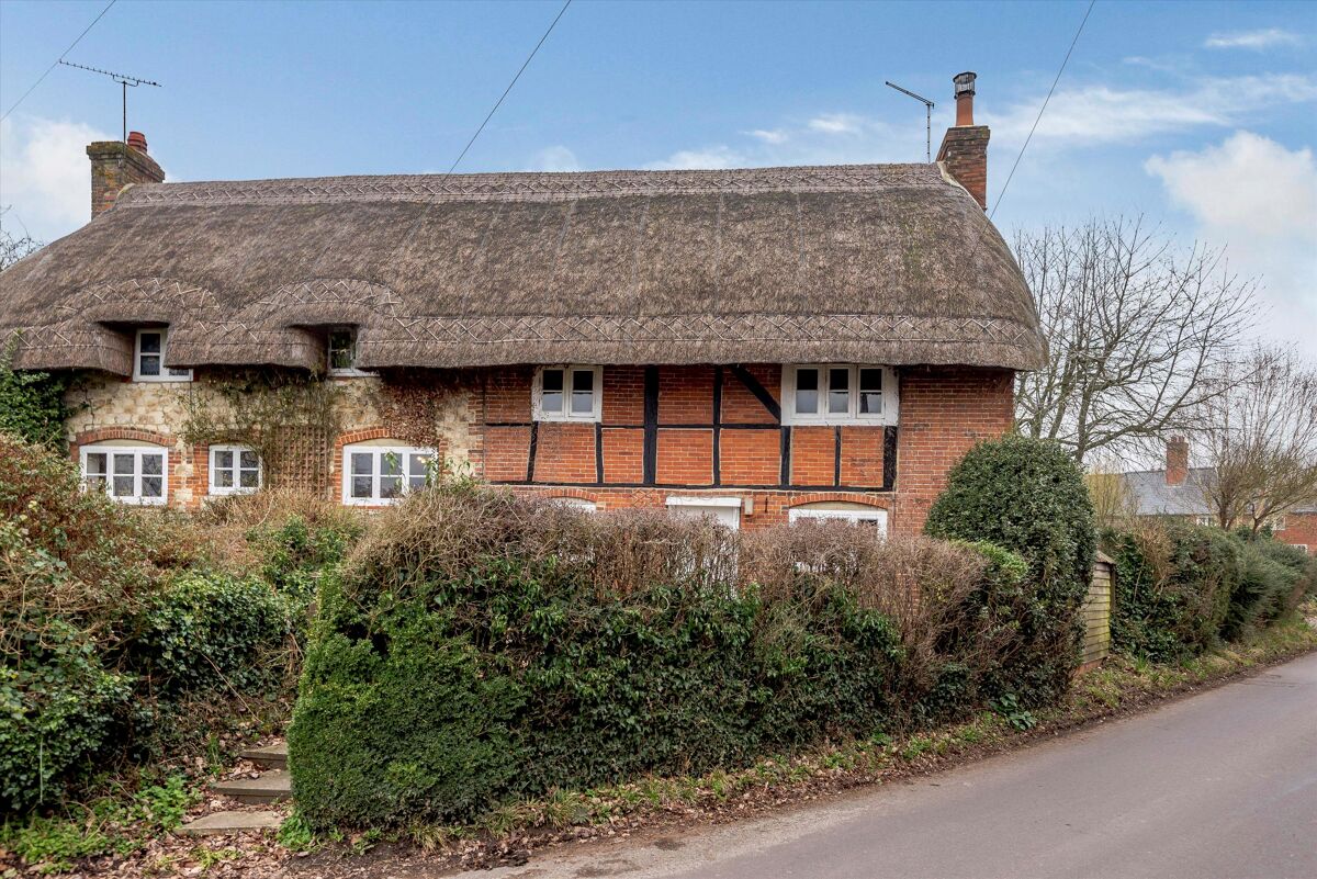 house for sale in Lower Froyle, Alton, Hampshire, GU34 BSK012158536