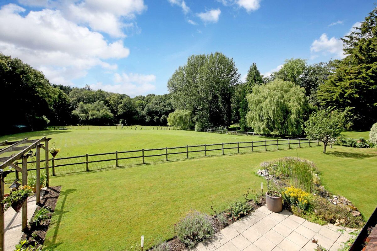 house for sale in Haughurst Hill, Baughurst, Tadley, Hampshire, RG26