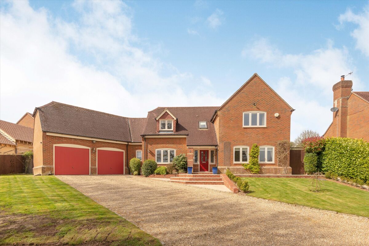 house for sale in Chapel Walk, Cliddesden, Basingstoke, Hampshire, RG25 BSK012255244 Knight