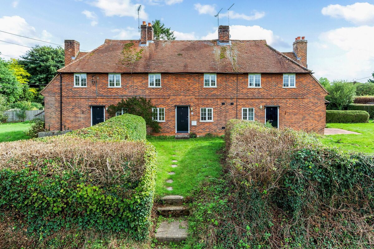 house for sale in Howards Lane, Holybourne, Alton, Hampshire, GU34