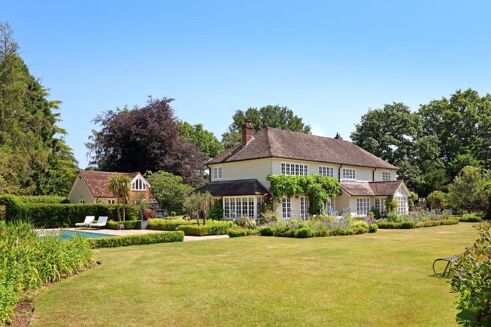 Picture of 7 bedroom house for sale.