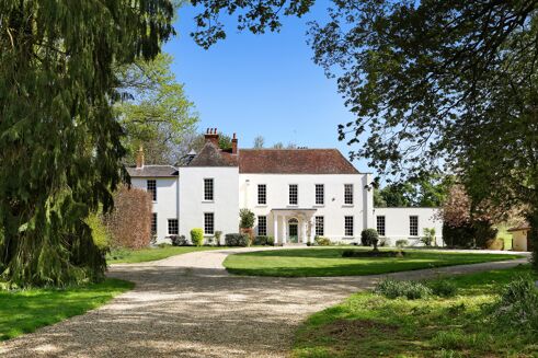 Picture of 8 bedroom house for sale.
