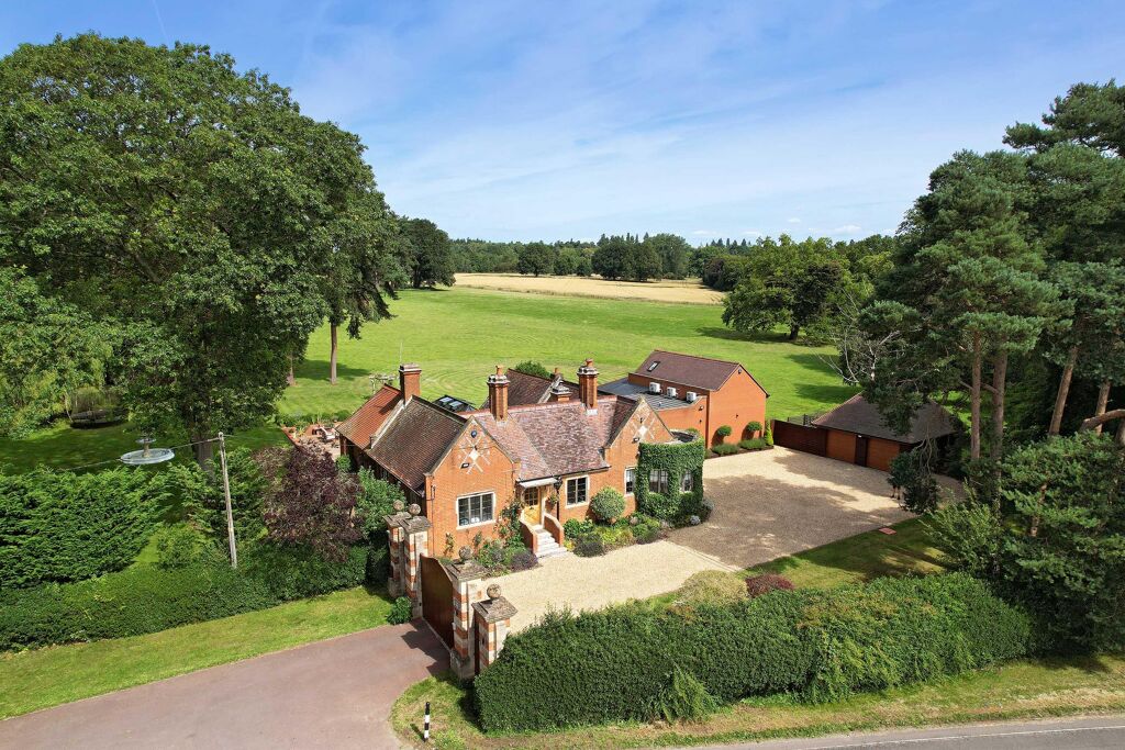 Image of Ridge Lane, Newnham, Hook, Hampshire, RG27