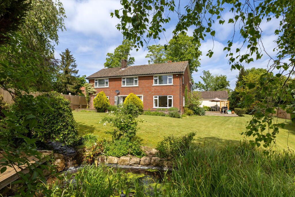 Image of Woods Lane, Cliddesden, Basingstoke, Hampshire, RG25