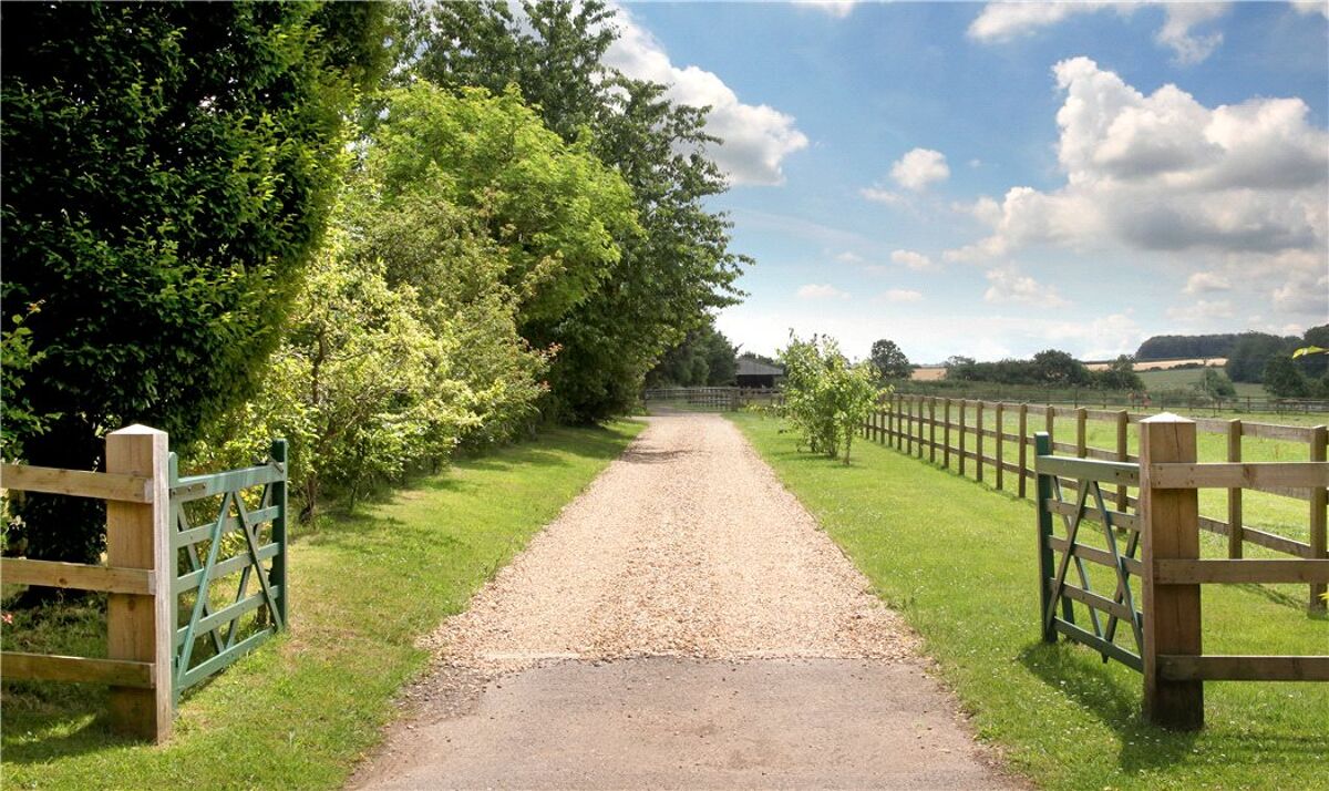 house for sale in Oakley, Basingstoke, Hampshire, RG23 BSK050123