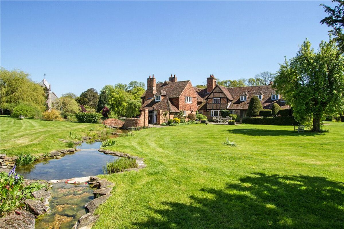 house for sale in Crown Lane, Newnham, Hook, Hampshire, RG27 BSK050140 Knight Frank