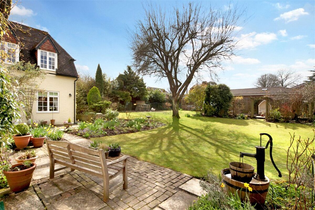 house for sale in Southington, Overton, Basingstoke, Hampshire, RG25