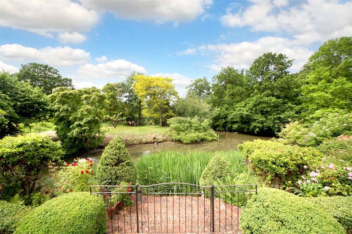 house for sale in Church End, SherfieldonLoddon, Hampshire, RG27