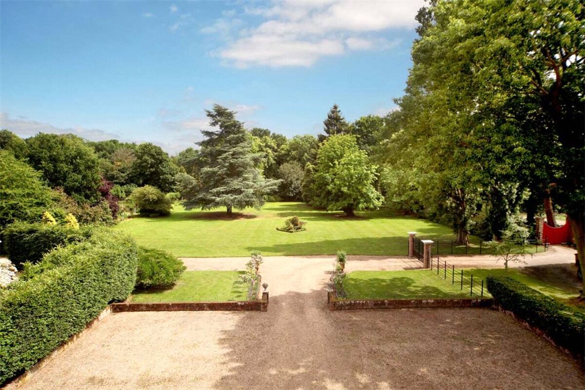 house for sale in Church End, SherfieldonLoddon, Hampshire, RG27