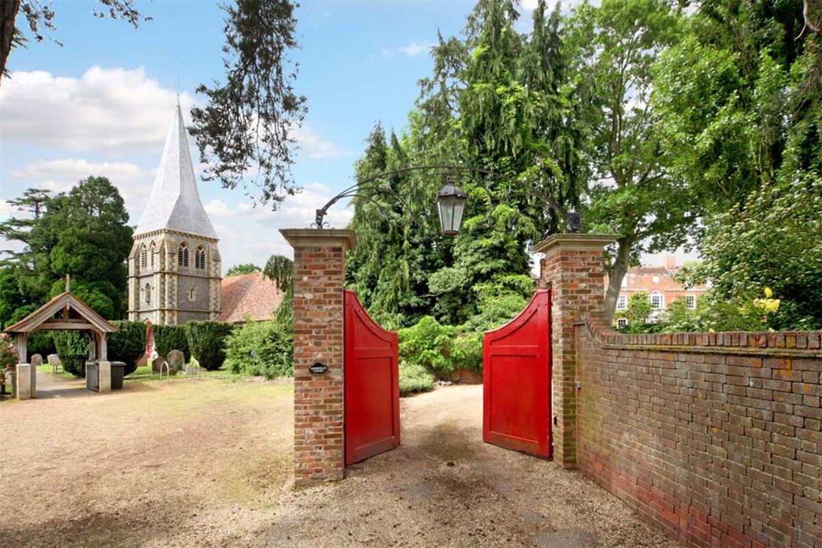 house for sale in Church End, SherfieldonLoddon, Hampshire, RG27