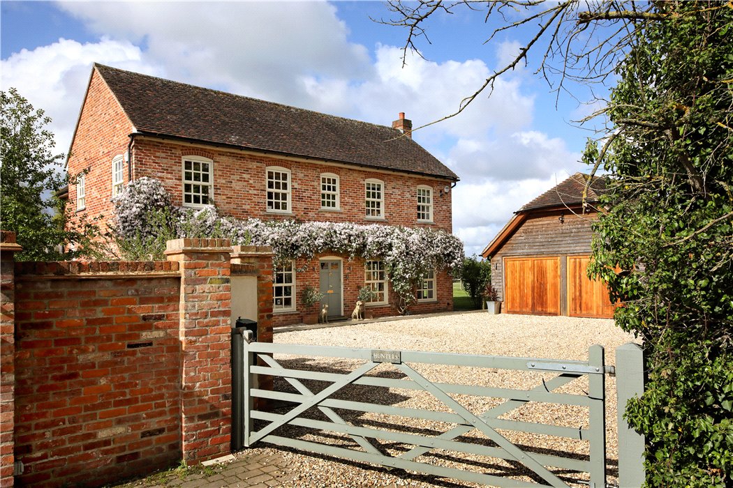 garages in hook hampshire