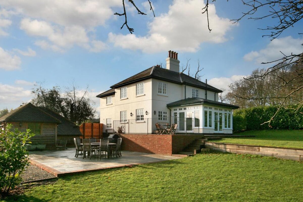 house for sale in Hackwood Park, Basingstoke, Hampshire BSK100107