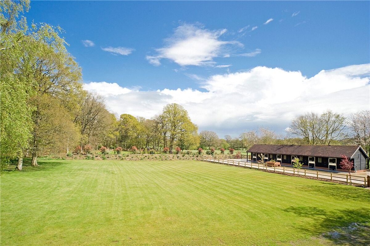 house for sale in Silchester Road, Little London, Tadley, Hampshire