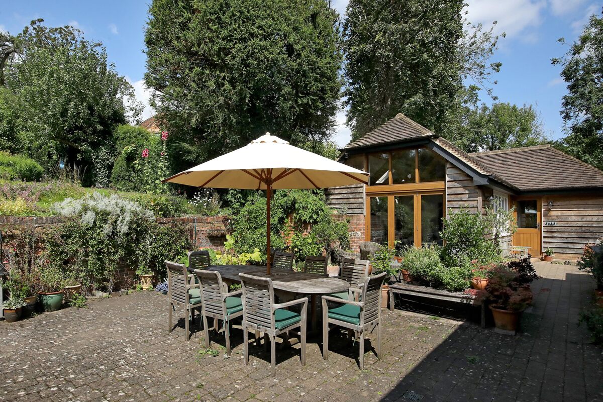 house for sale in Cliddesden, Basingstoke, Hampshire, RG25 BSK120202