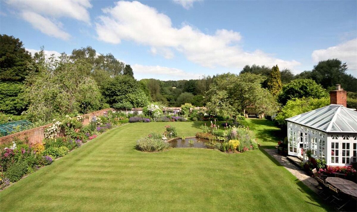 house for sale in Southington, Overton, Basingstoke, Hampshire, RG25