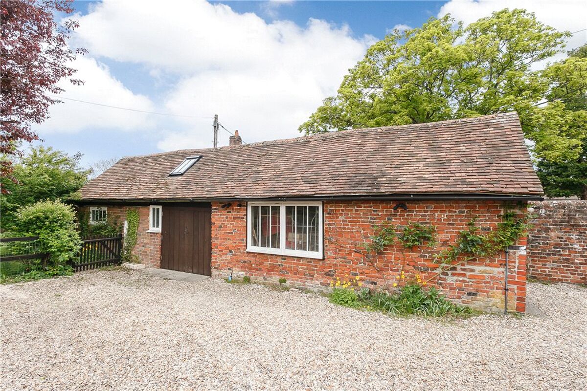 house for sale in Newbury Road, Kingsclere, Newbury, Hampshire, RG20