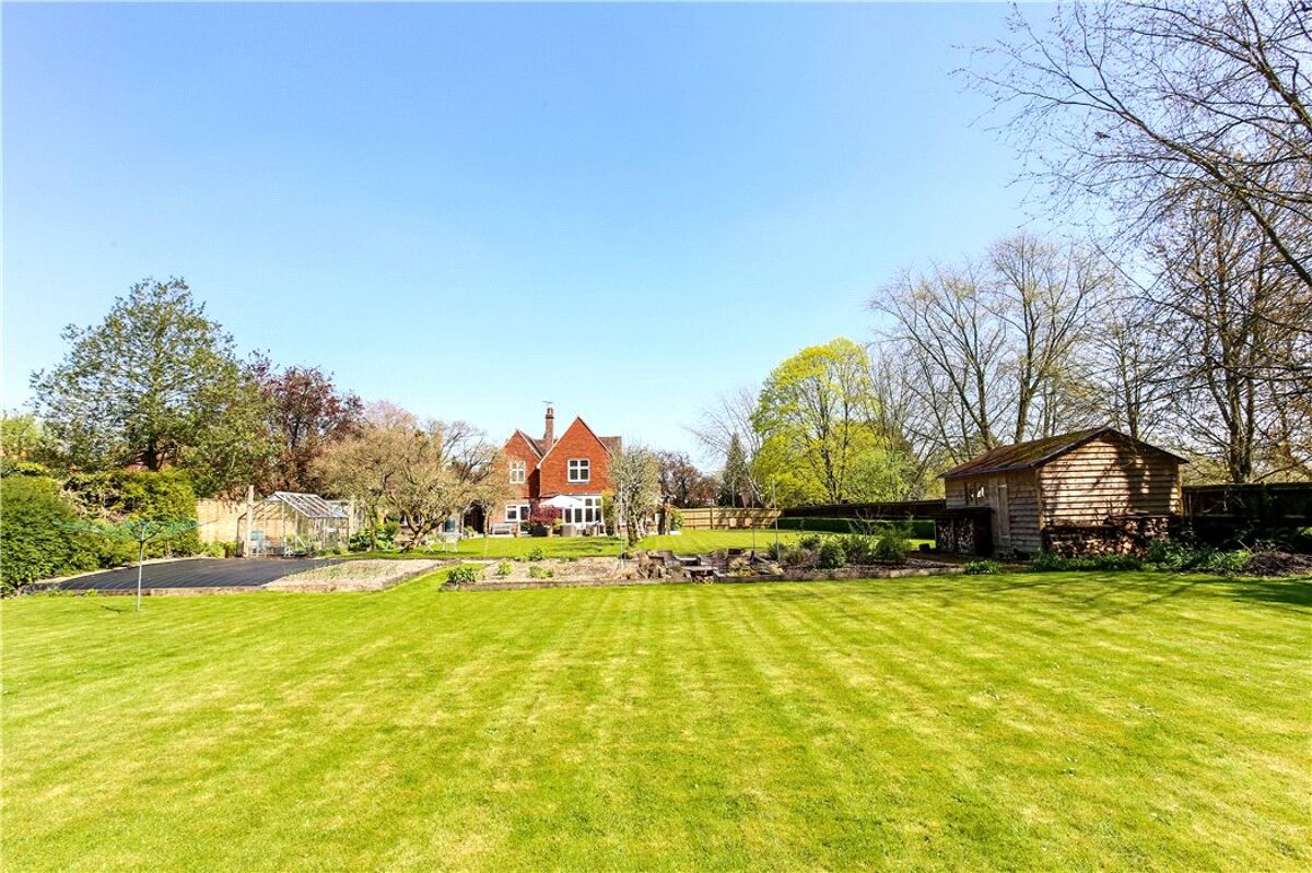 house for sale in Crossborough Hill, Basingstoke, Hampshire, RG21