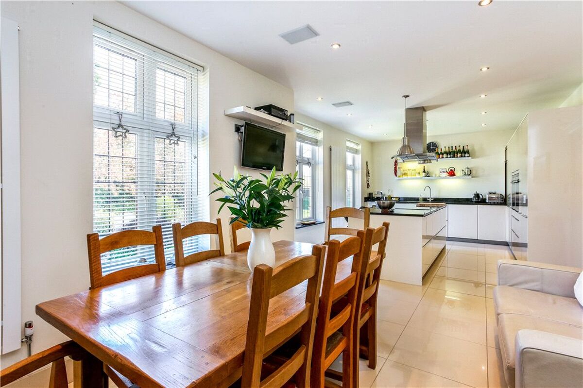 house for sale in Crossborough Hill, Basingstoke, Hampshire, RG21