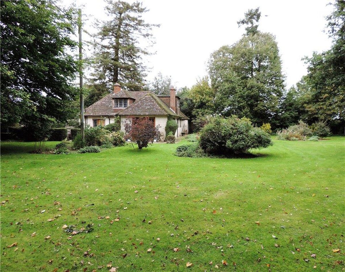 house for sale in Berrydown Lane, Overton, Basingstoke, Hampshire RG25