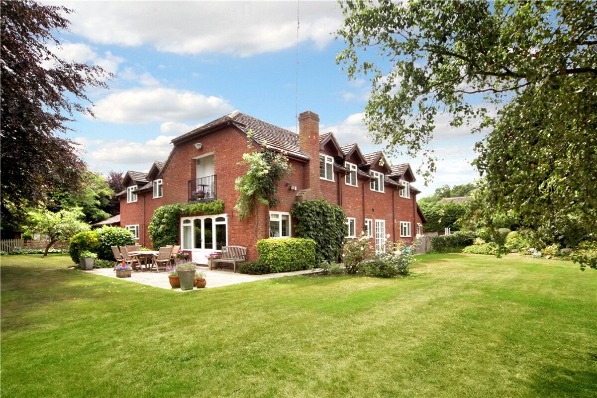 house for sale in Dilly Lane, Hartley Wintney, Hook, Hampshire, RG27
