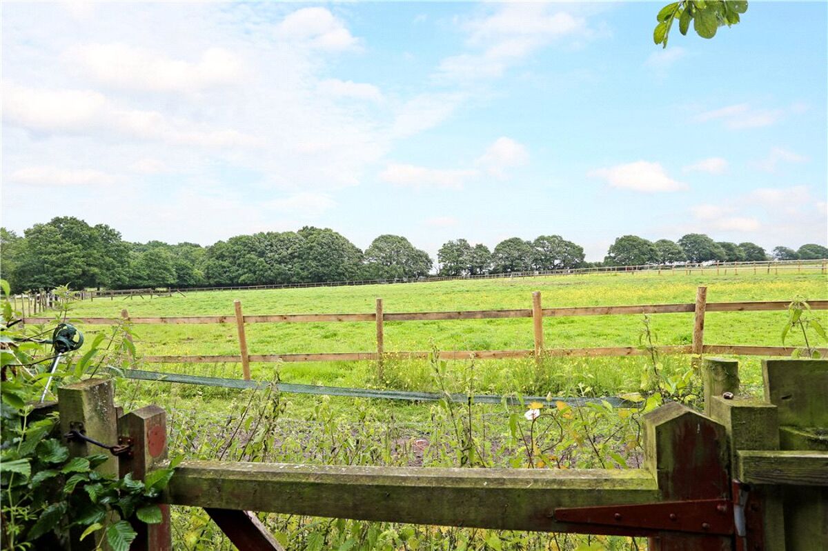 house for sale in New Road, Pamber Green, Tadley, Hampshire, RG26