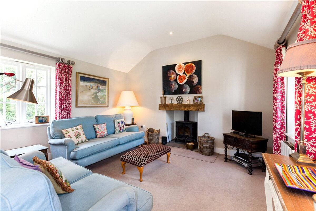 house for sale in Silchester Road, Little London, Tadley, Hampshire