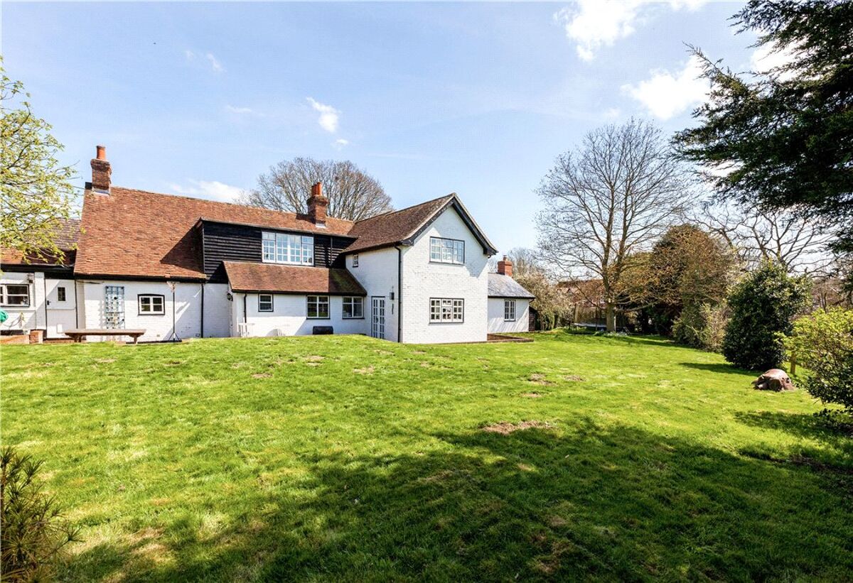 house for sale in Silchester Road, Little London, Tadley, Hampshire
