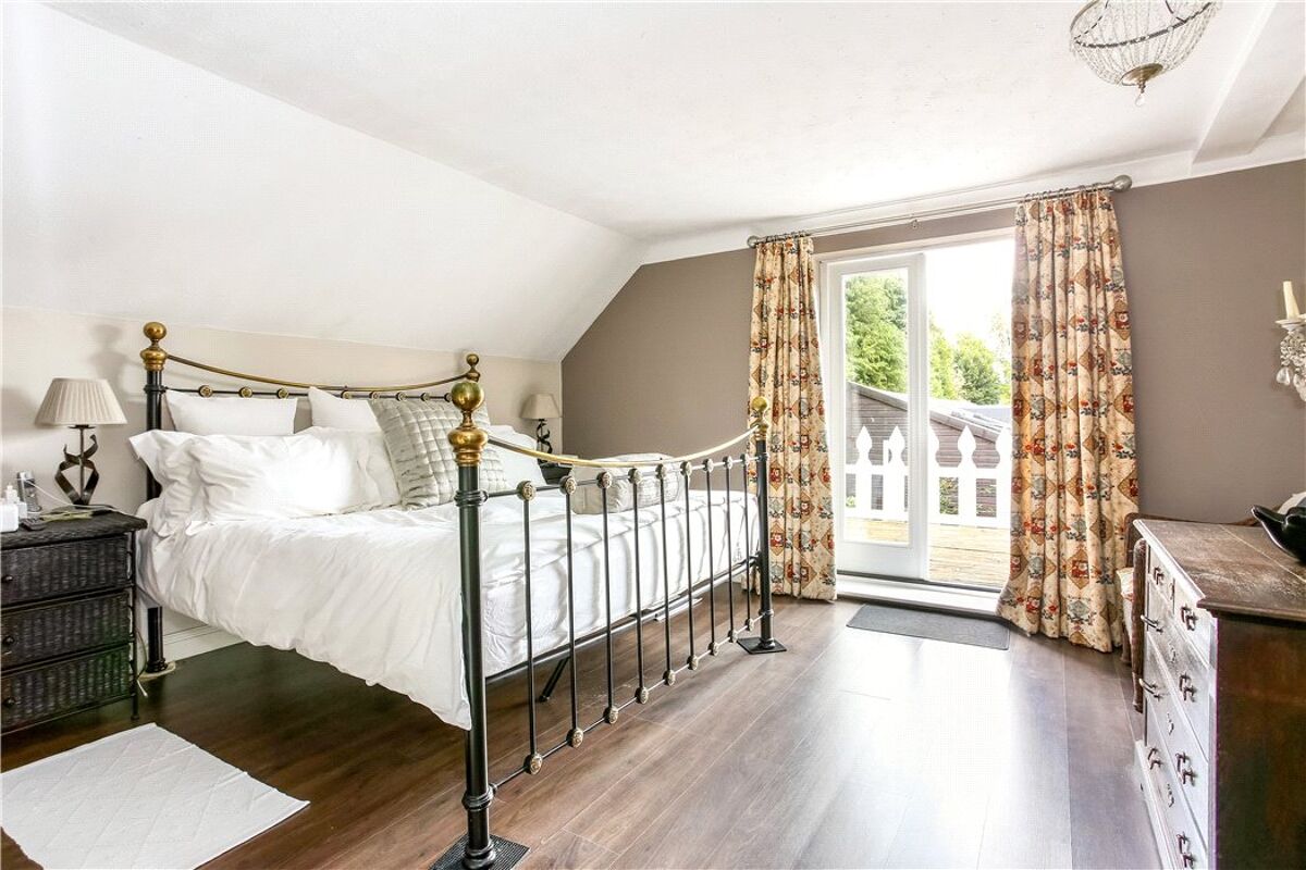 house for sale in Kempshott Park, Dummer, Basingstoke, Hampshire, RG25