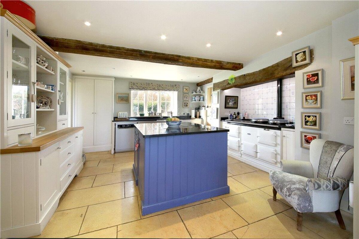 house for sale in Sapley Lane, Overton, Basingstoke, Hampshire RG25