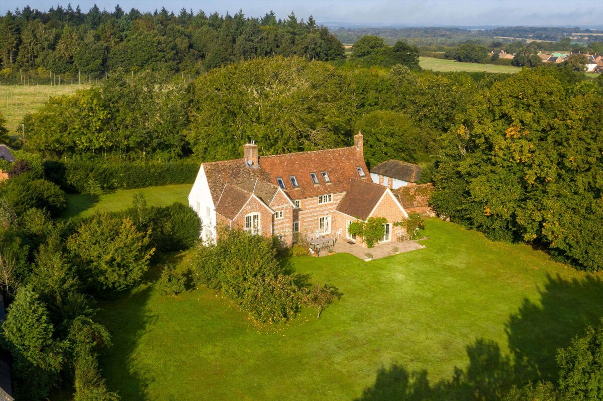 house for sale in Sapley Lane, Overton, Basingstoke, Hampshire RG25