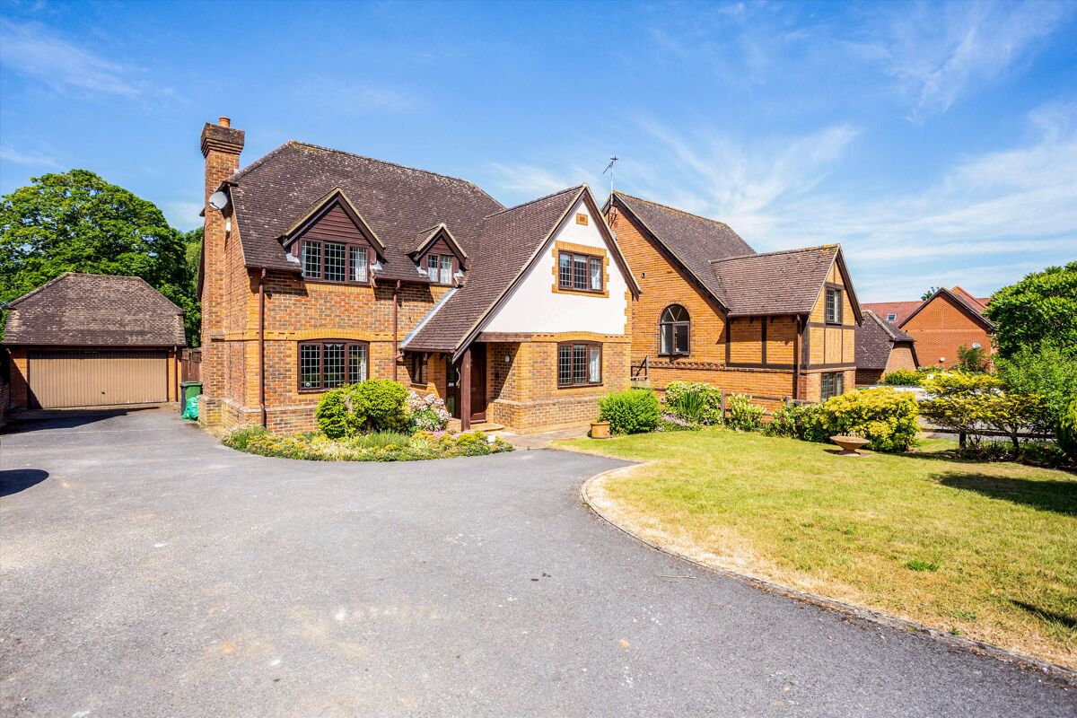 house for sale in Crossborough Gardens, Basingstoke, Hampshire RG21