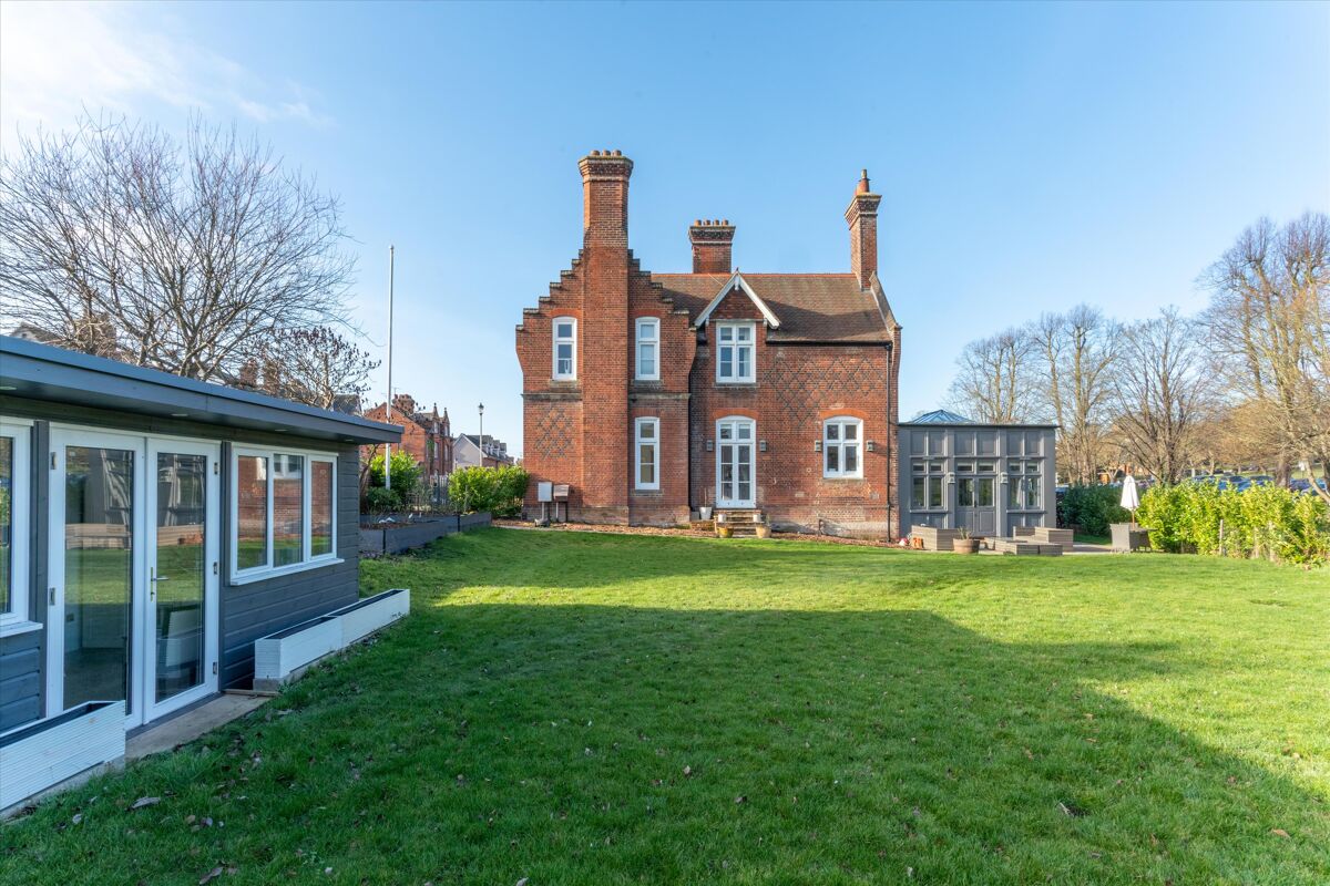 house for sale in Constable House, Saffron Walden, Essex, CB10