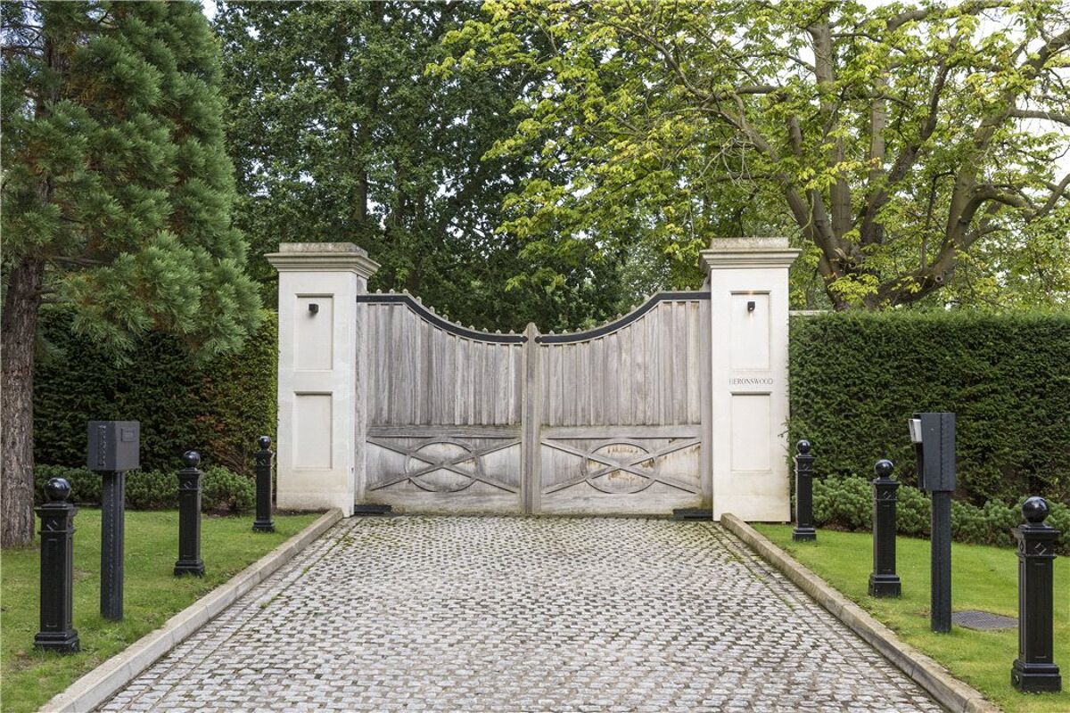 house for sale in Newgate Street, Hertfordshire, SG13 BST150088