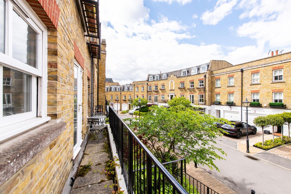flat for sale in Byron Mews, London, NW3 BSZ012106617 Knight Frank