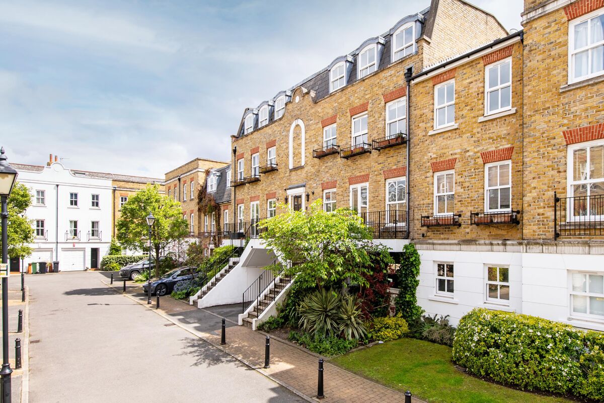 flat for sale in Byron Mews, London, NW3 BSZ012106617 Knight Frank