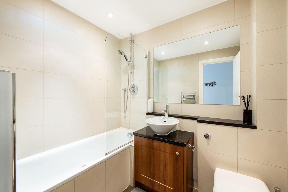 flat for sale in Byron Mews, London, NW3 BSZ012106617 Knight Frank
